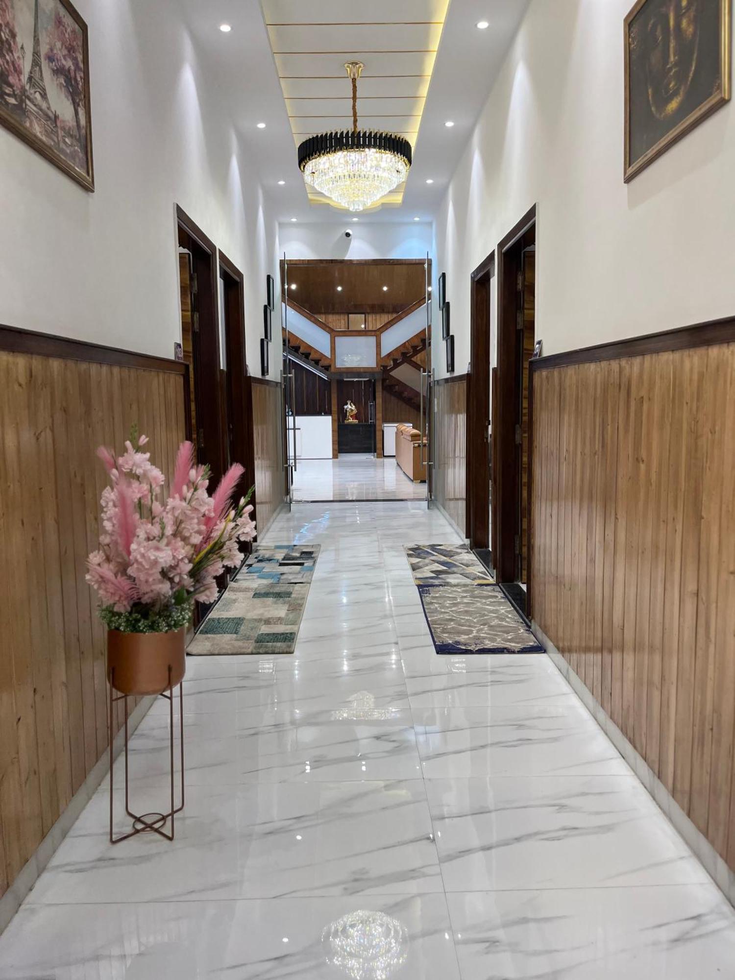The Green Wood Palace I Farm House I Wedding I Party I 87Oo2O5865 Βίλα Γκουργκάον Εξωτερικό φωτογραφία