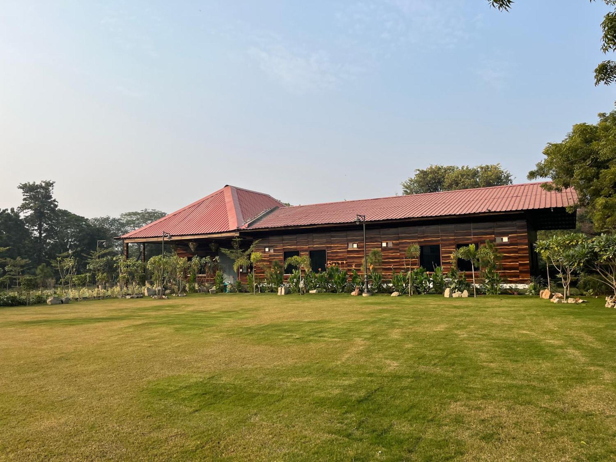 The Green Wood Palace I Farm House I Wedding I Party I 87Oo2O5865 Βίλα Γκουργκάον Εξωτερικό φωτογραφία